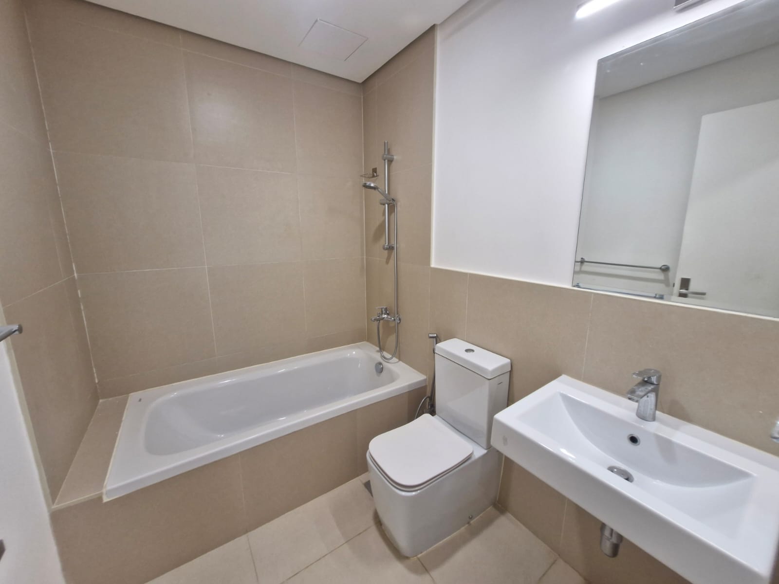 🏡 *Luxury Villa in Sedra – Roshn*    300 m² Modern Villa | Elegance Meets Functionality  